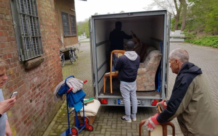 Unkomplizierte Möbelhilfe für die Nachbarschaft Bild 10