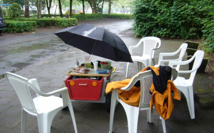 Das "Willkommen in Düsternort"-Café - Gründung eines Treffs für Geflüchtetete mit dem Bollerwagen