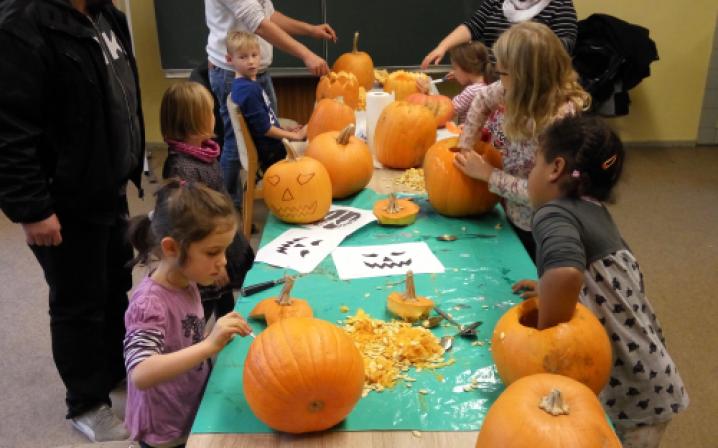 Kunterbuntes Kinderprogramm im Zukunftszentrum Bild 1